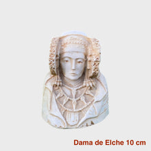 Cargar imagen en el visor de la galería, Figuras del busto de la Dama de Elche fabricadas en marmolina. Palma blanca y dátiles Serrano Valero. Www.palmasydatiles.com