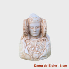 Cargar imagen en el visor de la galería, Figuras del busto de la Dama de Elche fabricadas en marmolina. Palma blanca y dátiles Serrano Valero. Www.palmasydatiles.com