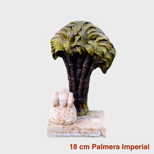 Cargar imagen en el visor de la galería, Figuras del busto de la Dama de Elche fabricadas en marmolina. Palma blanca y dátiles Serrano Valero. Www.palmasydatiles.com
