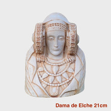 Cargar imagen en el visor de la galería, Figuras del busto de la Dama de Elche fabricadas en marmolina. Palma blanca y dátiles Serrano Valero. Www.palmasydatiles.com