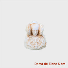 Cargar imagen en el visor de la galería, Figuras del busto de la Dama de Elche fabricadas en marmolina. Palma blanca y dátiles Serrano Valero. Www.palmasydatiles.com