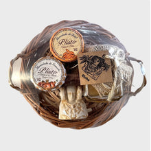 Cargar imagen en el visor de la galería, Cestas con una selección de productos de Elche como: Dátiles, Pan de dátil, Pan de higos, Mermelada de dátil, Mermelada de higos, Licor de dátil, miel natura, figurita de la Dama de Elche... Todos ideales para elaborar un lote para un gran regalo. Palmas y dátiles Serrano Valero. www.palmasydatiles.com